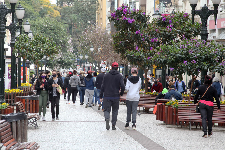 Em relação aos vizinhos de região, o instituto revelou que Rio Grande do Sul conta com 11,4 milhões de moradores e Santa Catarina 7,2 milhões. Taxa de crescimento em relação a 2019 ficou em 0,72%