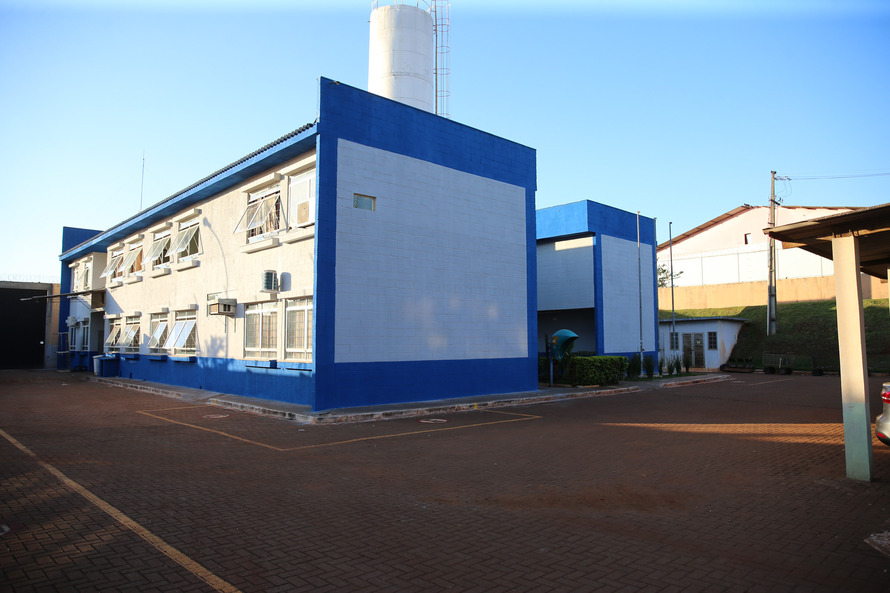 A reforma envolveu pintura externa e interna, alambrados nas celas para coibir entrada de materiais ilícitos, reestruturação elétrica e reparos emergenciais