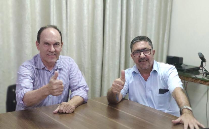 A partir da esquerda: João Luiz Del Col pré-candidato a vice-prefeito de Cambará e José Salim Haggi Neto atual prefeito e pré-candidato a reeleição