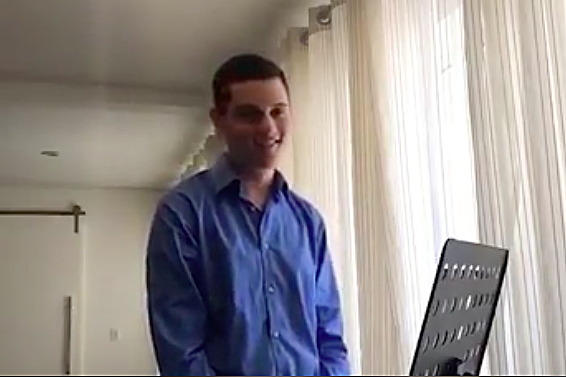 “Me sinto tranquilo quando canto, e hoje meu maior sonho é ser cantor de ópera”, diz. 