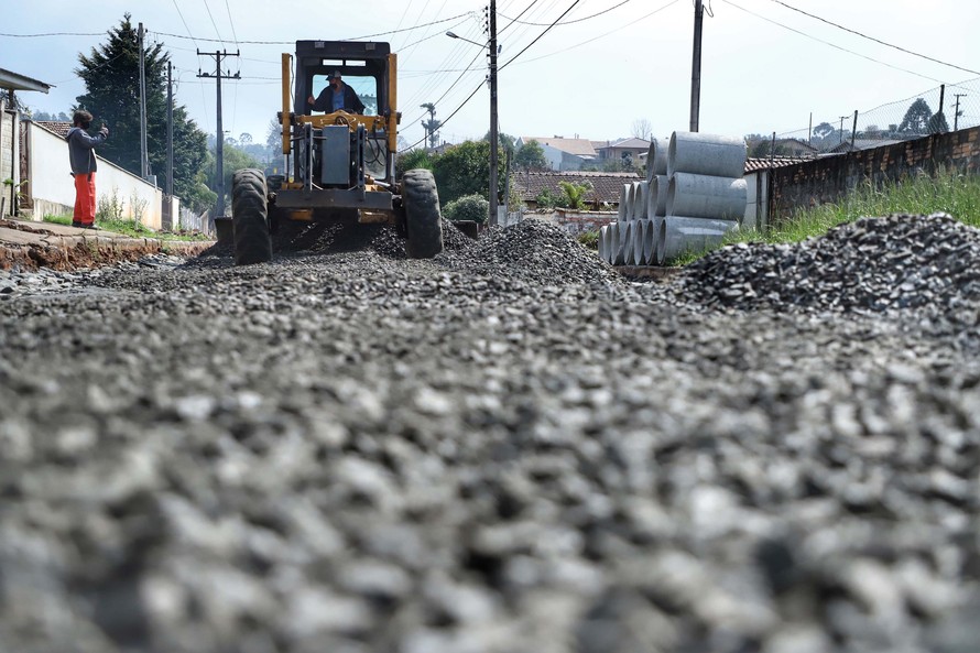 É mais uma ação que busca melhorar a qualidade de vida das pessoas que moram nos pequenos municípios. Obras modernizam a Rua Tiradentes e vias de acesso ao distrito Dorizon