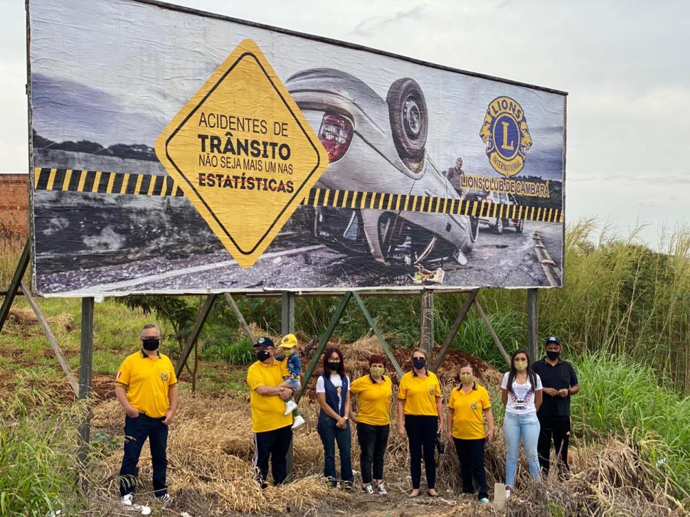 Membros do Lions Clube de Cambará lança outdoor institucional em combate a violência no trânsito