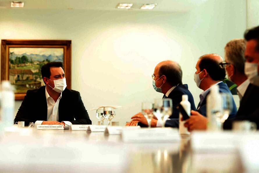 O protocolo de adesão da cooperativa ao programa de incentivo fiscal do Governo do Estado foi assinado pelo governador Carlos Massa Ratinho Junior e pelo presidente da C.Vale, Alfredo Lang