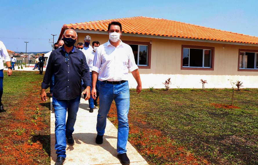 Condomínio conta com infraestrutura de saúde e lazer e moradores receberão acompanhamentos médico e de assistência social, em parceria com a prefeitura