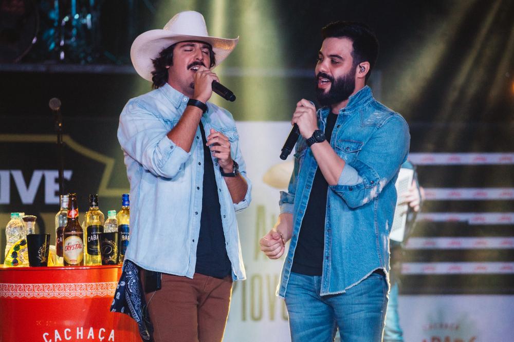 Canção também já está disponível no YouTube da dupla