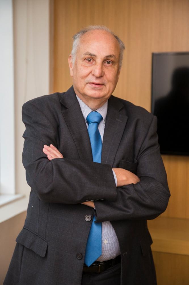 Claudio Pedro de Sousa Serpe é advogado, pós-graduado pela Fundação Getúlio Vargas em Direito de Empresas e Economia. Atua na advocacia contenciosa judicial, nas áreas do direito civil, comercial e empresarial. Especialista em Recuperação Judicial.
