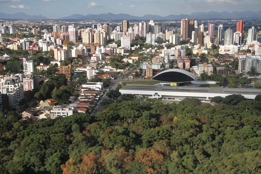 Medida não atinge serviços essenciais que não admitem paralisação