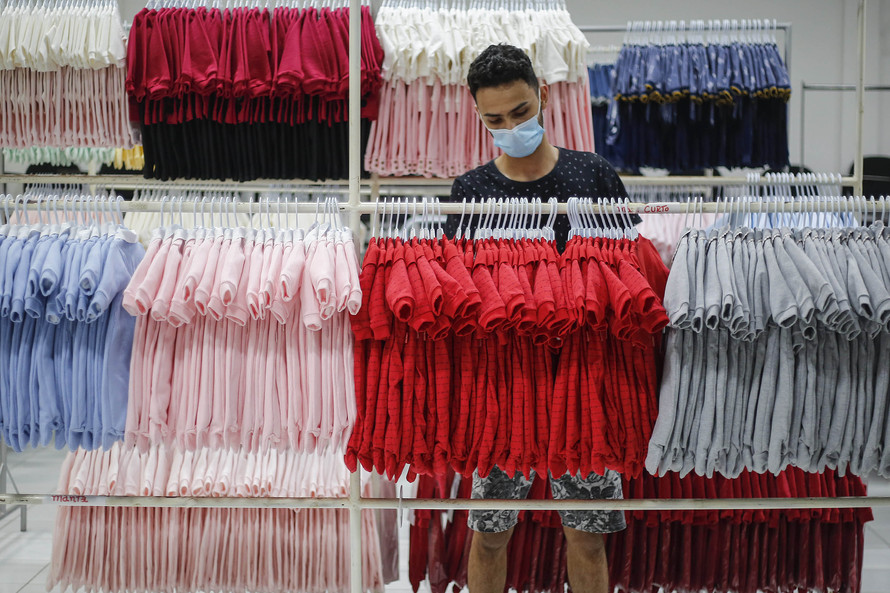 Juntas, elas produzem 500 mil peças por mês, com um faturamento estimado em R$ 5 milhões. Perto de um terço da população do município está envolvido com a confecção para crianças entre zero e quatro anos