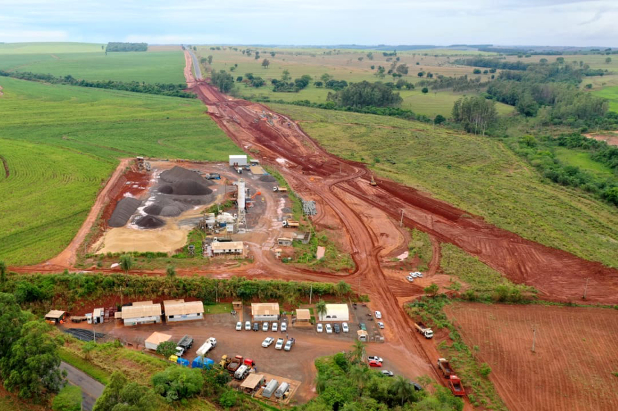  A previsão é que a intervenção seja concluída no início de 2022, contribuindo para a implantação de um corredor rodoviário que poderá ligar portos do Brasil ao Chile