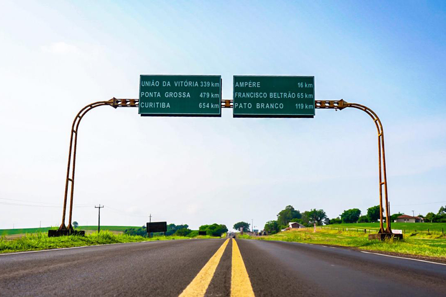 O valor estimado é de R$ 35 milhões. Em outubro, o governo publicou edital para a primeira etapa, com pavimentação em concreto no trecho mais crítico da rodovia