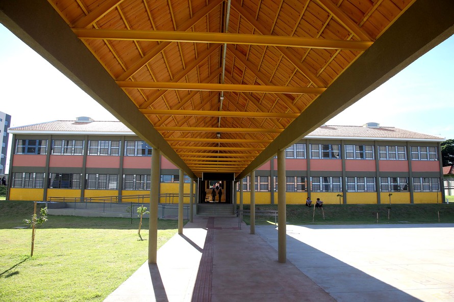 Escolas começam a designar as comissões consultivas locais através de reuniões virtuais
