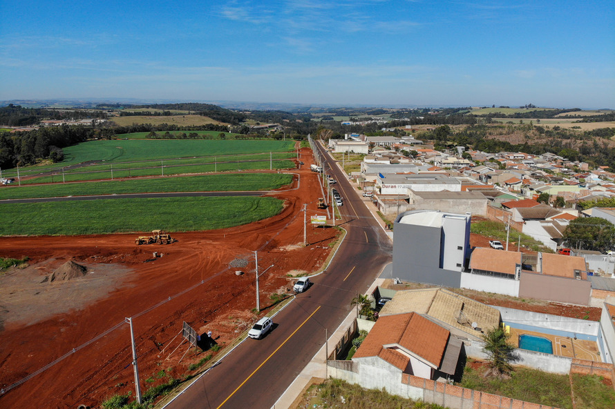 Outros R$ 294.019,00 foram destinados para a aquisição de quatro veículos – uma Pick-up, uma van e dois automóveis para serviços administrativos e atendimento à população.
