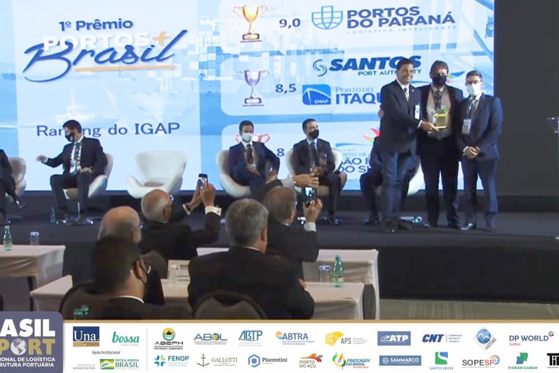 “No ano que vem vamos leiloar seis lotes de rodovia no Paraná, o que vai transformar a logística do Estado. Serão mais de R$ 40 bilhões em investimentos e mais de 2 mil quilômetros apenas de duplicações”, reforçou.