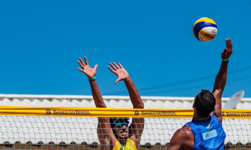 “Acredito que minha parceria com o Renato está crescendo e, com o devido tempo, vamos alcançar os nossos objetivos”, disse Adrielson à equipe da Confederação Brasileira de Vôlei (CBV).