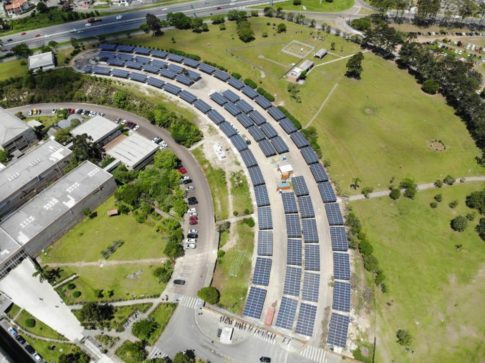 Vista aérea da usina fotovoltaica inaugurada pela Copel em Curitiba 