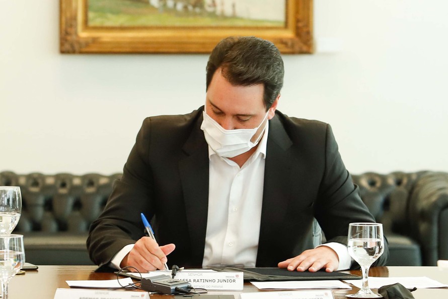 A lei estipula que o restabelecimento do contrato fica condicionado ao pagamento integral das parcelas vencidas em até 90 dias contados do primeiro dia do mês seguinte à reativação do Termo de Acordo de Parcelamento