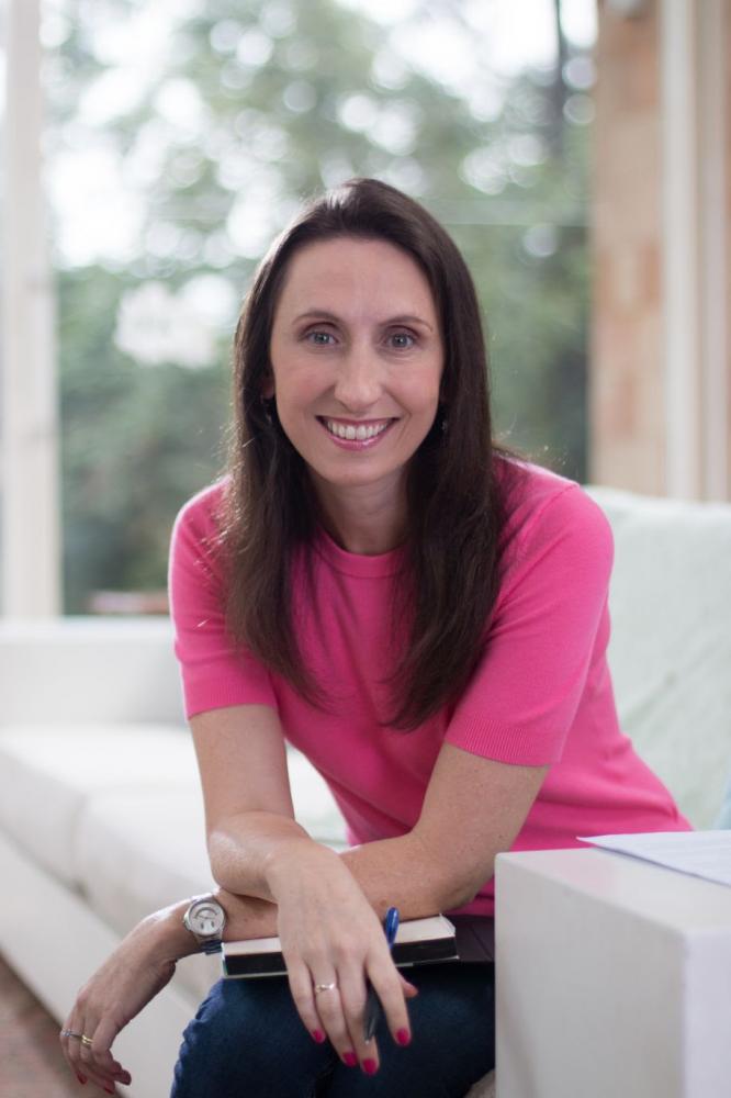Daniela Degani é especialista em meditação mindfulness, certificada pelo Mindfulness Training Institute da Inglaterra, e idealizadora da MindKids