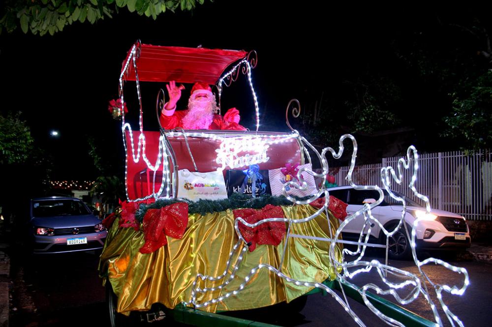 Papai Noel abriu festividade de Natal em Cambará