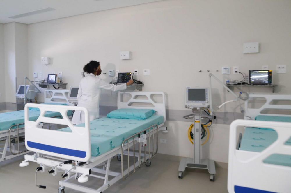 Ele lembra ainda que todos os profissionais de saúde do Estado tiveram suas férias, folgas ou licenças suspensas por conta da pandemia
