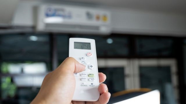 A solução funciona de maneira que a radiação incidirá apenas no ar que estiver dentro dos aparelhos, garantindo, assim, uma esterilização segura para o público, inclusive em locais totalmente fechados