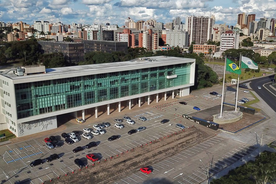 O novo decreto amplia de 10 para 25 o número de pessoas que podem participar de confraternizações e eventos presenciais
