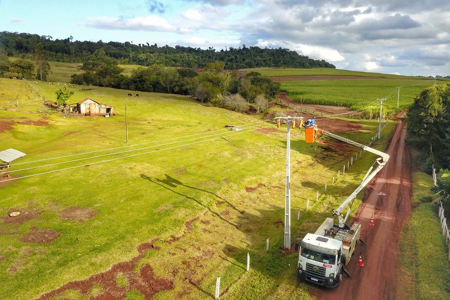 A instalação da tecnologia acontecerá em 73 cidades das regiões Centro-Sul, Sudoeste e Oeste do Paraná, com benefício direto a 1,5 milhão de paranaenses (462 mil unidades consumidoras).