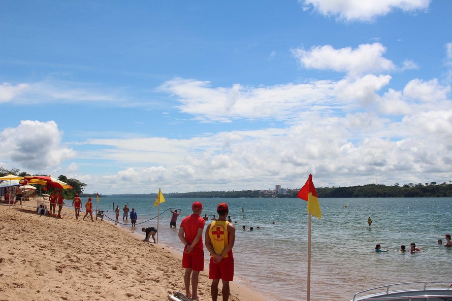 Apesar do maior movimento nas praias, a PM registrou 106 ocorrências de naturezas diversas, uma queda de 15,2%, na comparação ao mesmo período da temporada anterior, quando foram 125, de 20 de dezembro a 10 de janeiro.