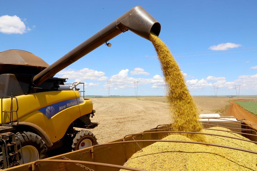  O Brasil somou US$ 100,81 bilhões no ano passado em vendas externas do agro, e o Paraná contribuiu com 13,18% do total