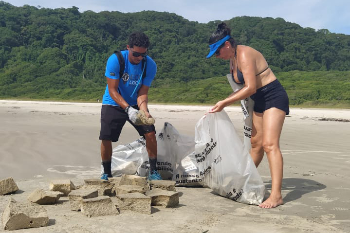  46 voluntários participaram do mutirão de limpeza das praias