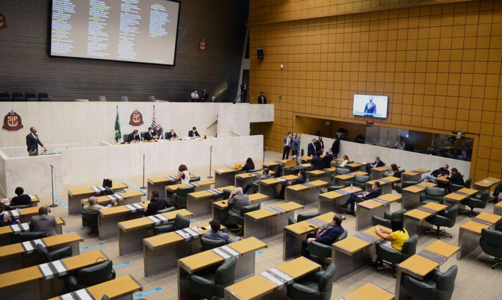 Em nota, o deputado Fernando Cury disse que ainda não teve acesso à íntegra da decisão sobre a investigação, mas negou ter agido de forma inapropriada. 