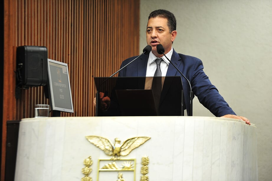 Na semana passada, o deputado já havia solicitado que os farmacêuticos, trabalhadores de farmácias e de supermercados também tivessem prioridade na vacinação