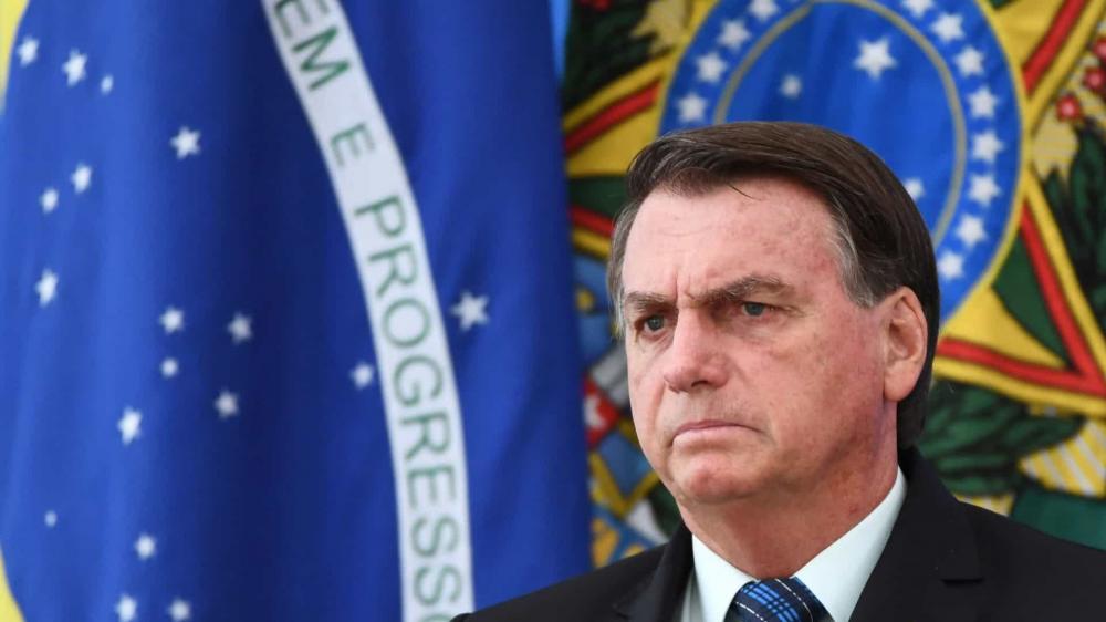 O presidente ainda voltou a criticar as políticas de isolamento a fim de conter a transmissão do novo coronavírus