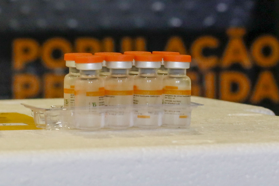 452.366 doses chegam ainda em fevereiro e outras 1.968.989 até o fim de março