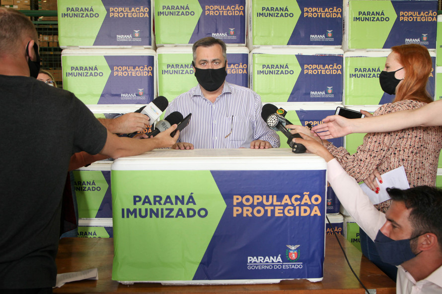“A recomendação do Governo do Estado é que as vacinas não fiquem armazenadas e cheguem o mais rápido possível até a população, dentro das faixas etárias previstas”.