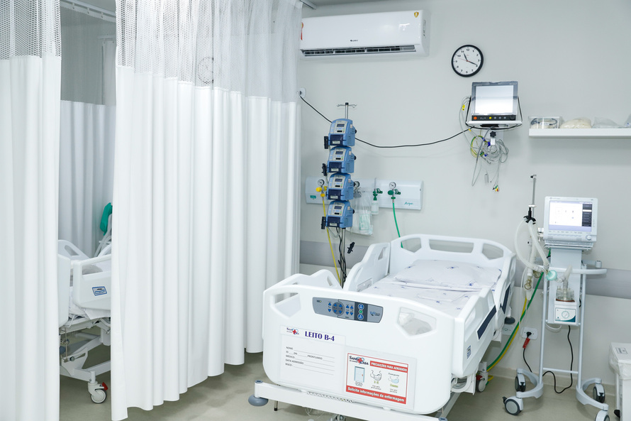 O Governo do Estado destinou R$ 163,2 milhões na ampliação da estrutura da rede hospitalar nas regionais de saúde, com incremento de leitos em hospitais públicos e particulares que atendem pelo SUS