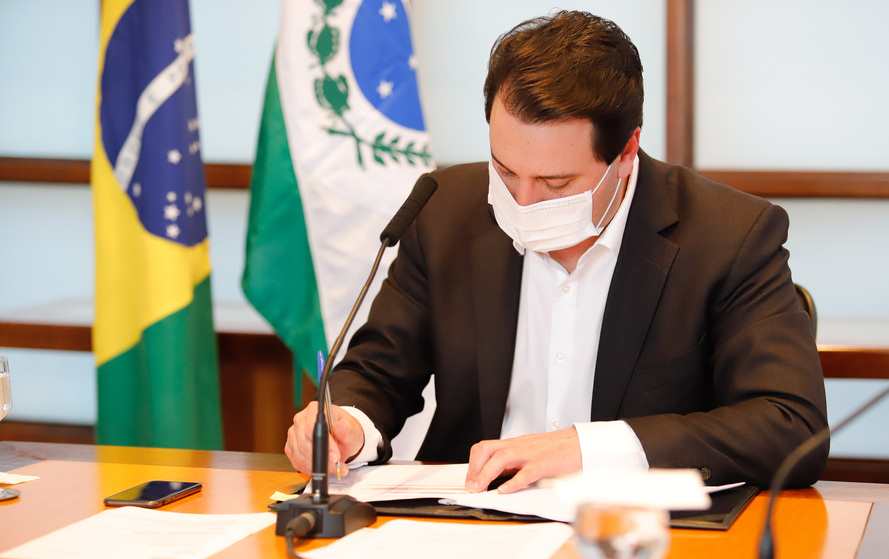 O pagamento do IPVA será adiado em um mês. Medidas vão incluir ainda o adiamento do pagamento do ICMS devido por pequenas empresas optantes do Simples Nacional e o parcelamento do ICMS devido por Substituição Tributária