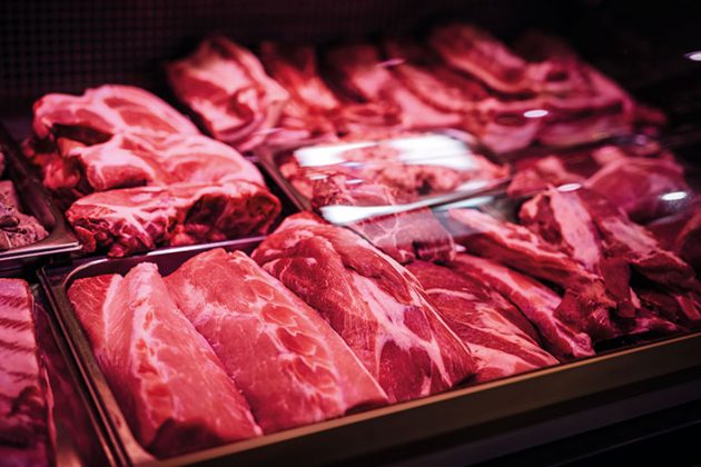 'A China comprou 71% da carne bovina que exportamos. Esse aumento das exportações também ajudou a manter os preços aquecidos no mercado interno', observa Queiroz.