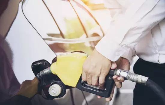 'Apenas a Região Sul se mantém abaixo da faixa de R$ 5,00 para o preço médio da gasolina', destaca Pina.