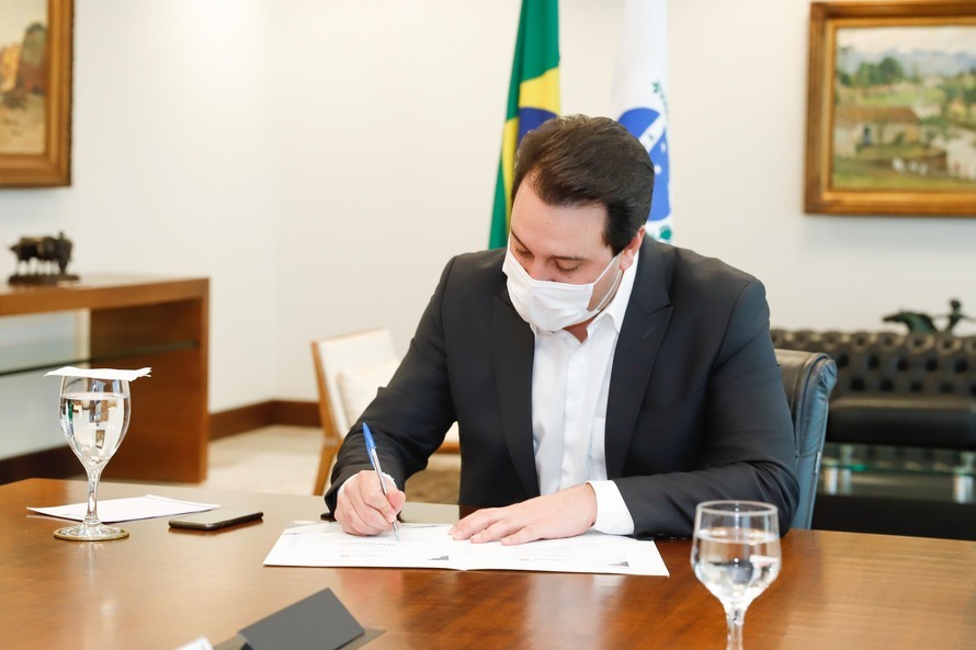  São mantidas restrições de circulação e de venda de bebidas alcoólicas entre 20h e 5h.