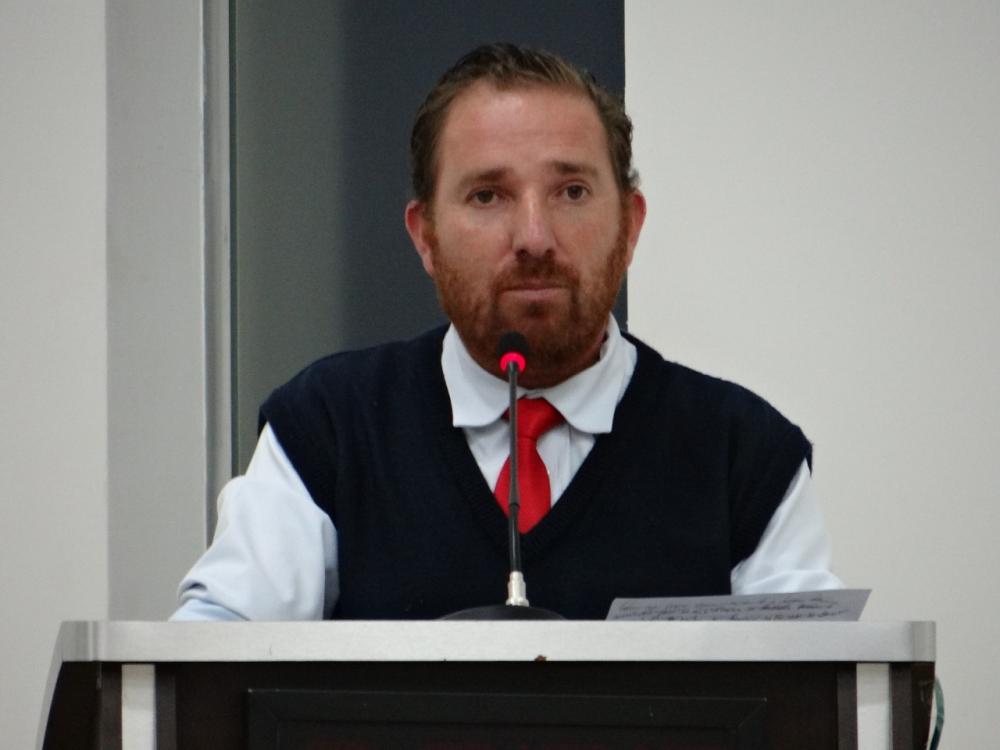 'Temos que cuidar da saúde da população e das empresas para evitarmos duas pandemias na cidade'. FOTO: VEREADOR VERMELHO DIVULGAÇÃO