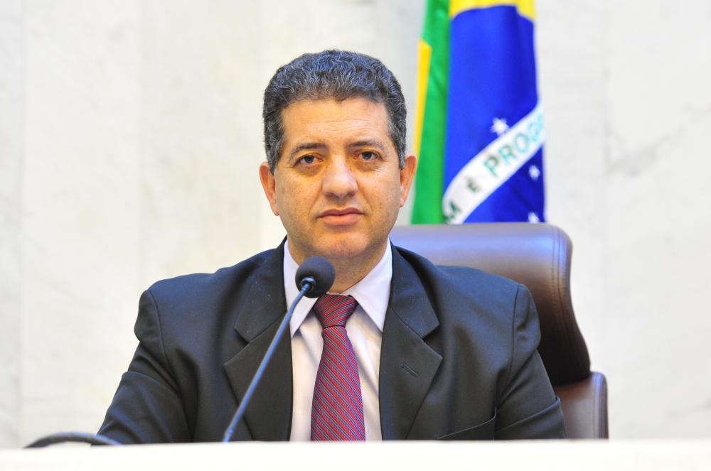 'Fui procurado por um considerável número de motoristas do norte e norte pioneiro e eles solicitaram minha intervenção para a suspensão dos contratos de financiamento até o retorno das aulas', justificou o deputado Cobra Repórter.