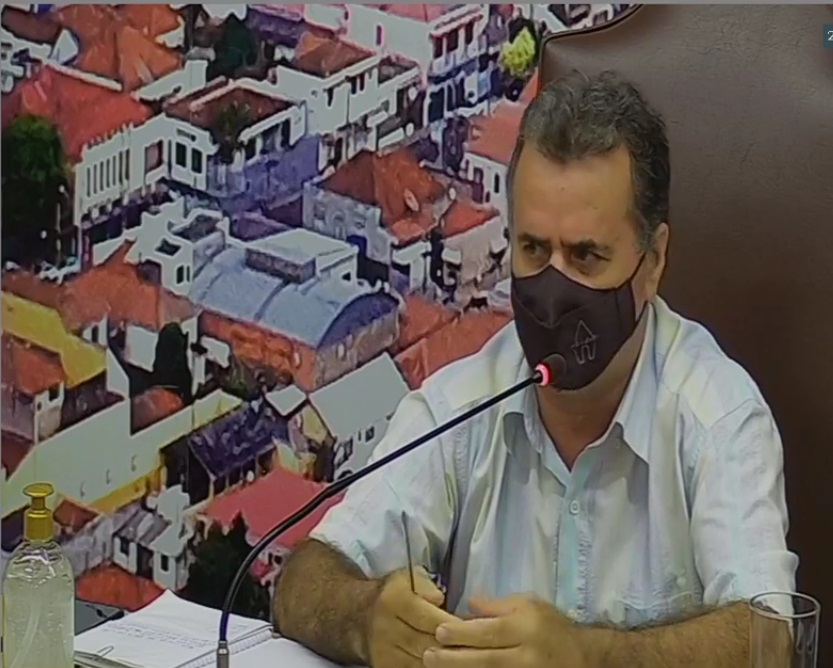 'Estou sendo cobrado sobre esta informação e torna importante podermos saber sobre o cronograma para passar à população', enfatiza Val.