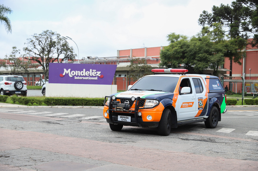  Parte dos materiais foi retirada nesta quarta-feira (24) na sede da empresa, em Curitiba, pela Defesa Civil do Paraná.