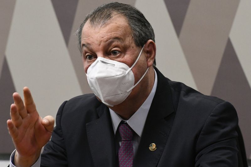 O senador Omar Aziz: 'São Paulo, por acaso, está vivendo um mar de rosas?' - (Foto: Edilson Rodrigues/Agência Senado)