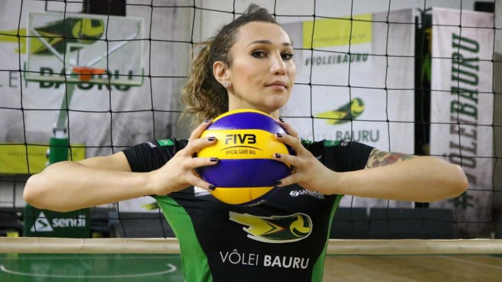 Tifanny Abreu, de 36 anos, primeira atleta trans a jogar na Superliga Feminina de Vôlei, estreou em dezembro de 2017 e foi alvo de muitas críticas dentro e fora da quadra.