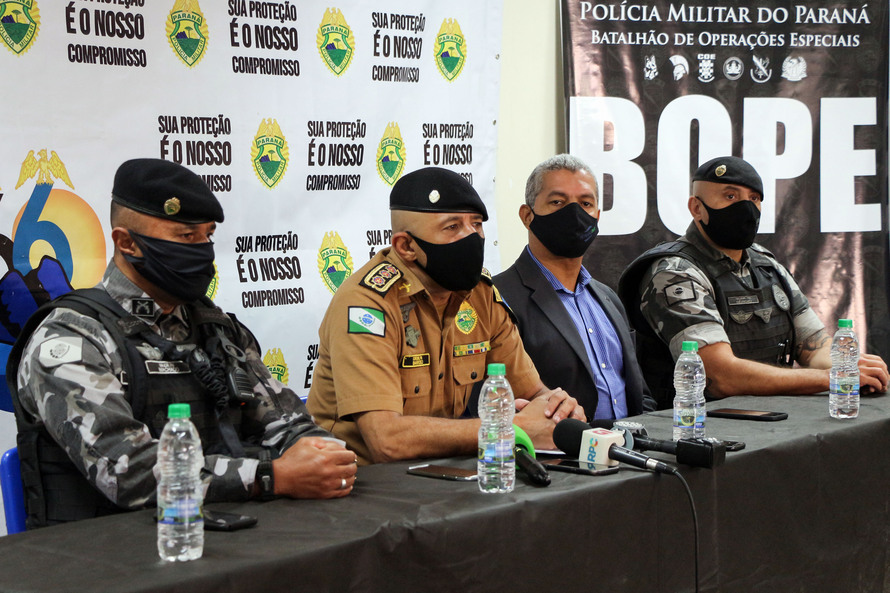 Foram cumpridos, ainda, 23 mandados de busca e apreensão.