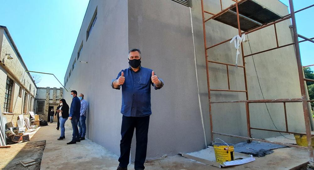 Beto Preto - Secretário Estadual da Saúde durante vistoria as obras do centro cirúrgico da Santa Casa de Cambará 