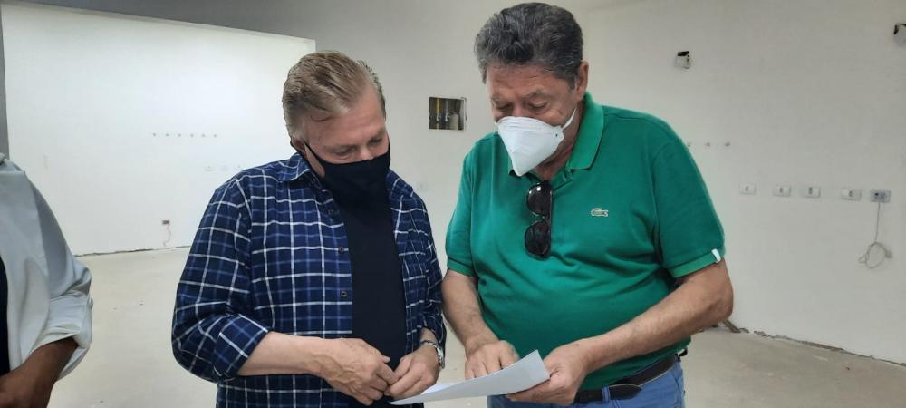 Deputado Mauro Moraes e Paulo Leal durante visita a Cambará 