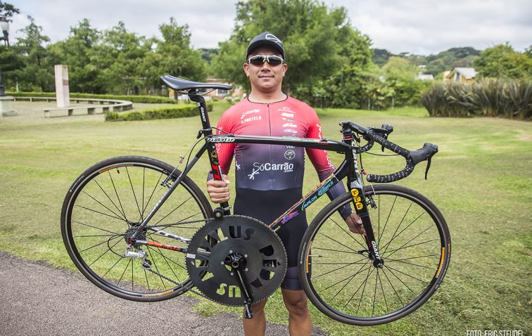 Evandro e sua bike envenenada