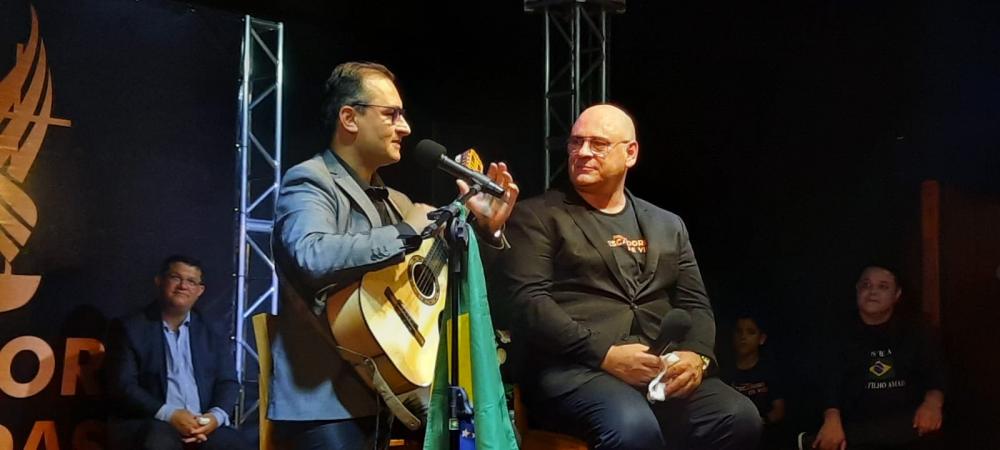 Pastor Ricardo Luiz e Eltinho da Viola durante live/show em Cambará 
